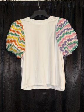 QUEEN OF SPARKLES White Tee with Rainbow Chevron Puff Sleeves